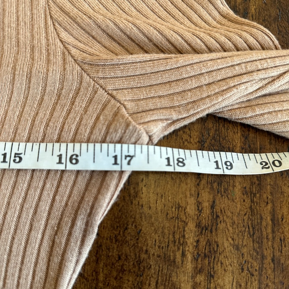 Reformation | Gellar Slim Fit Ribbed Button Front V-Neck Top, Size L - Picture 8 of 9